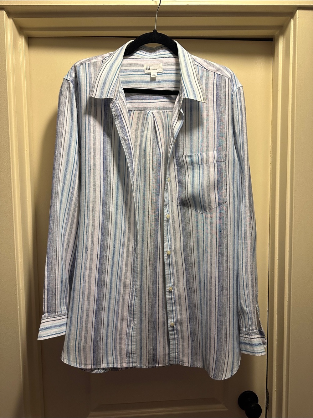 GAP Women’s  100% Linen Boyfriend,White and Light Blue Striped Button-Down Shirt